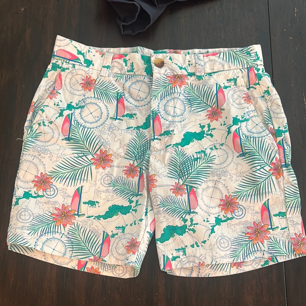 Vineyard Vines Women's Tropical Print Shorts - Pink and Green